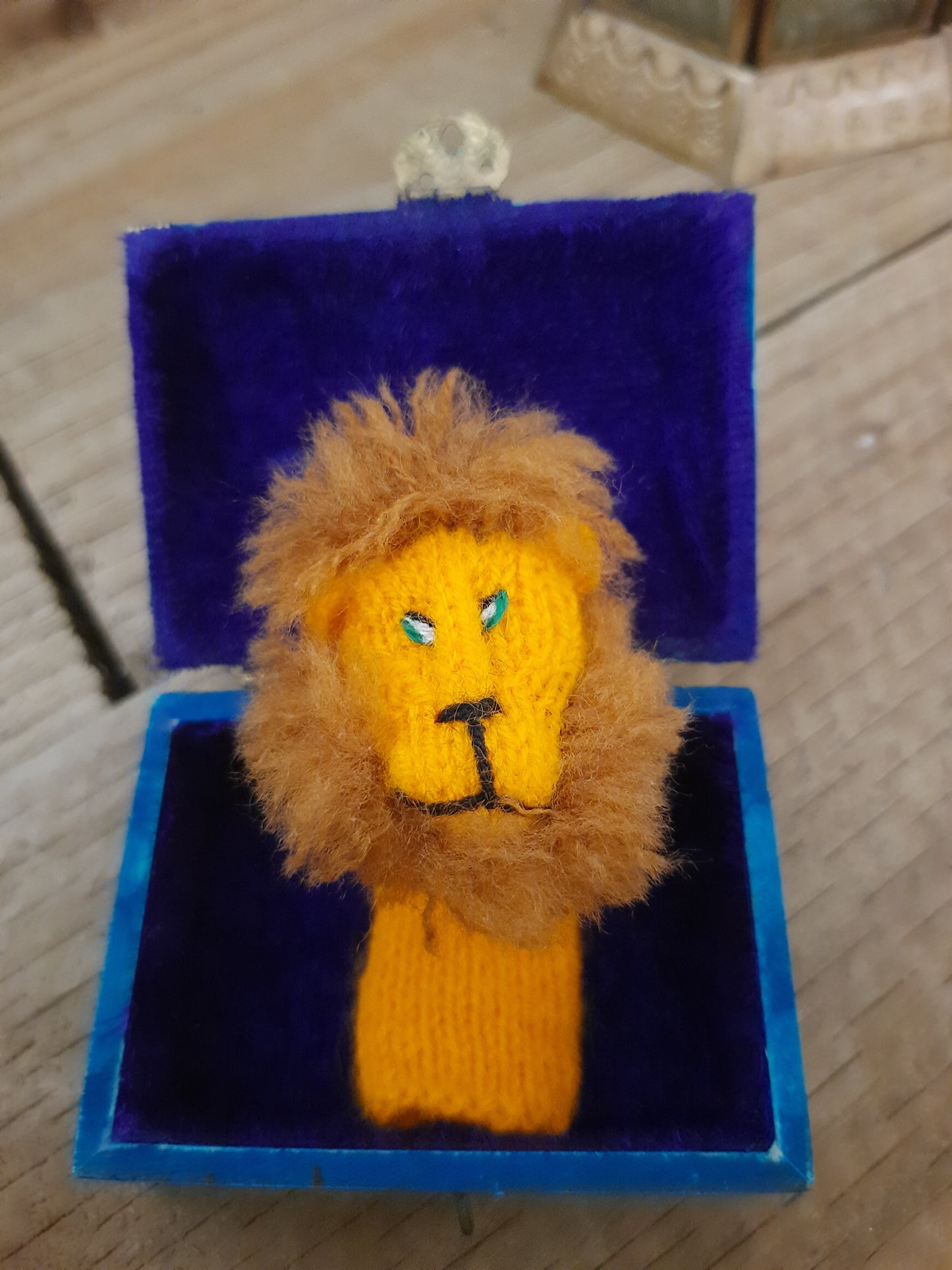 Sumptuous Lion Animal Finger Puppet