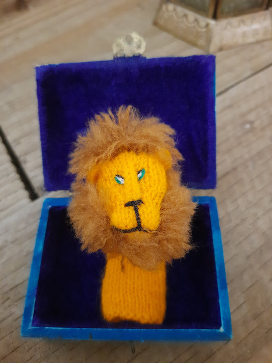 Sumptuous Lion Animal Finger Puppet