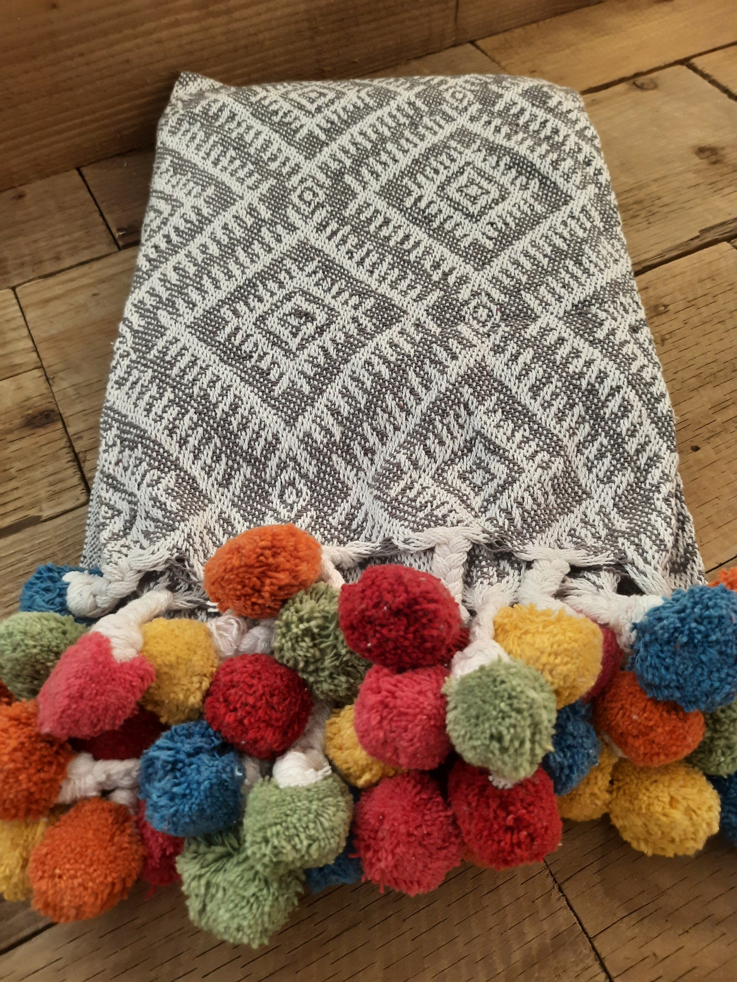 Cozy Pom Pom Throw Blanket