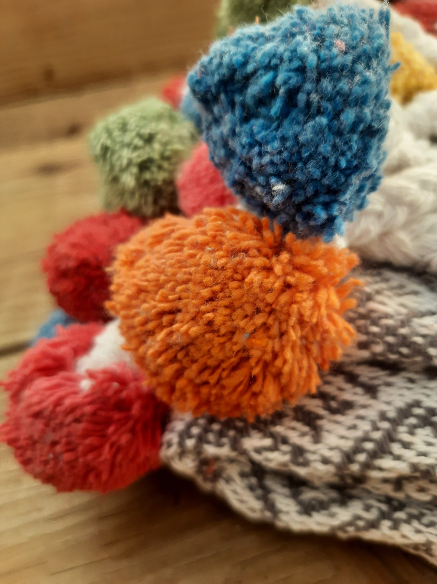 Cozy Pom Pom Throw Blanket