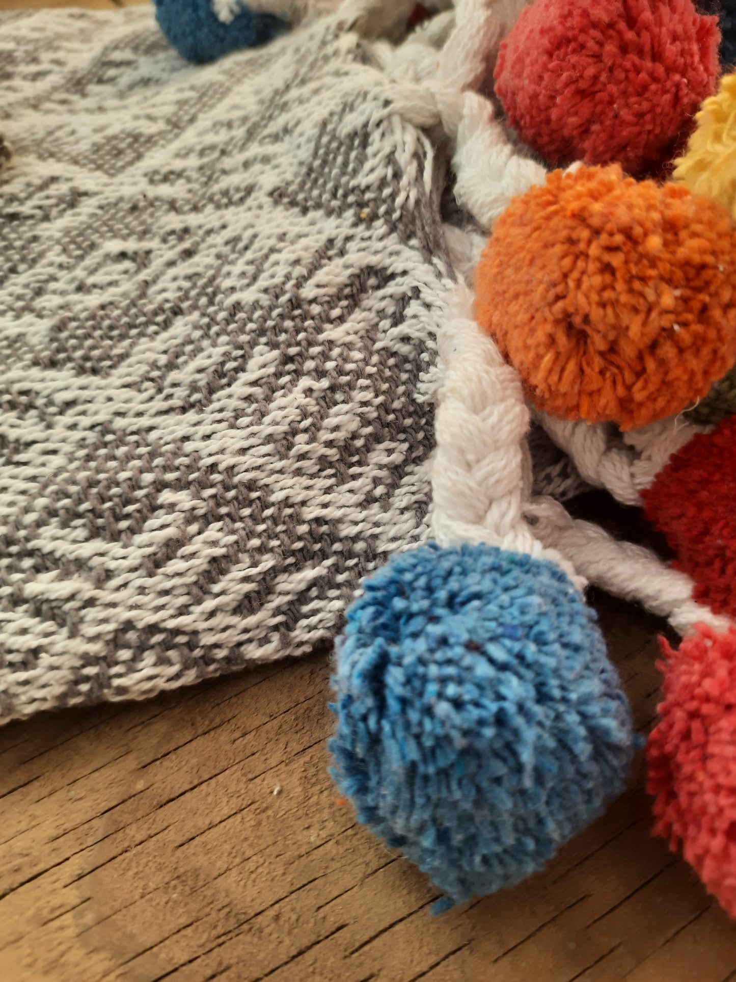 Cozy Pom Pom Throw Blanket