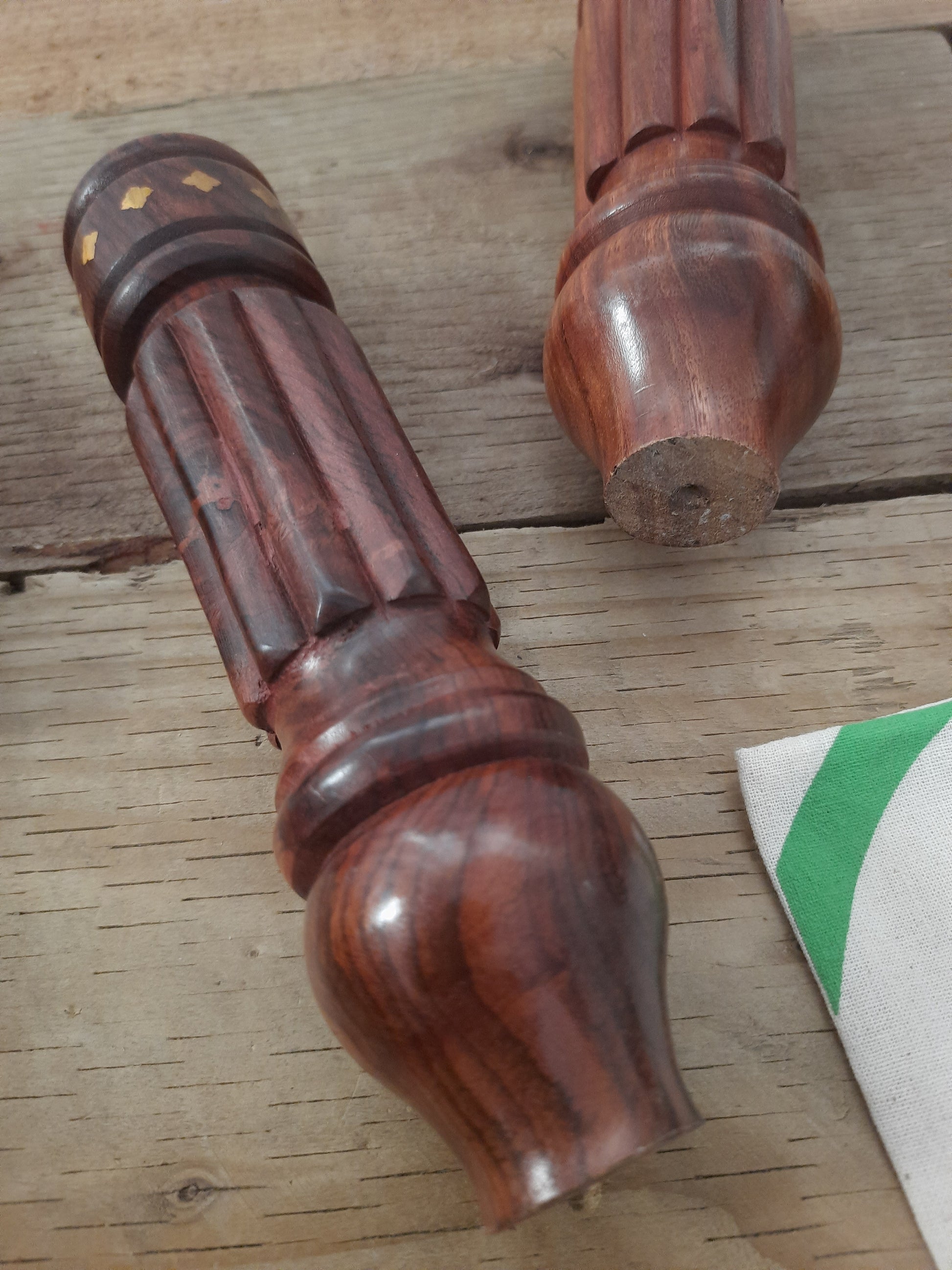 Natural Sheesham wood grain on coffee table