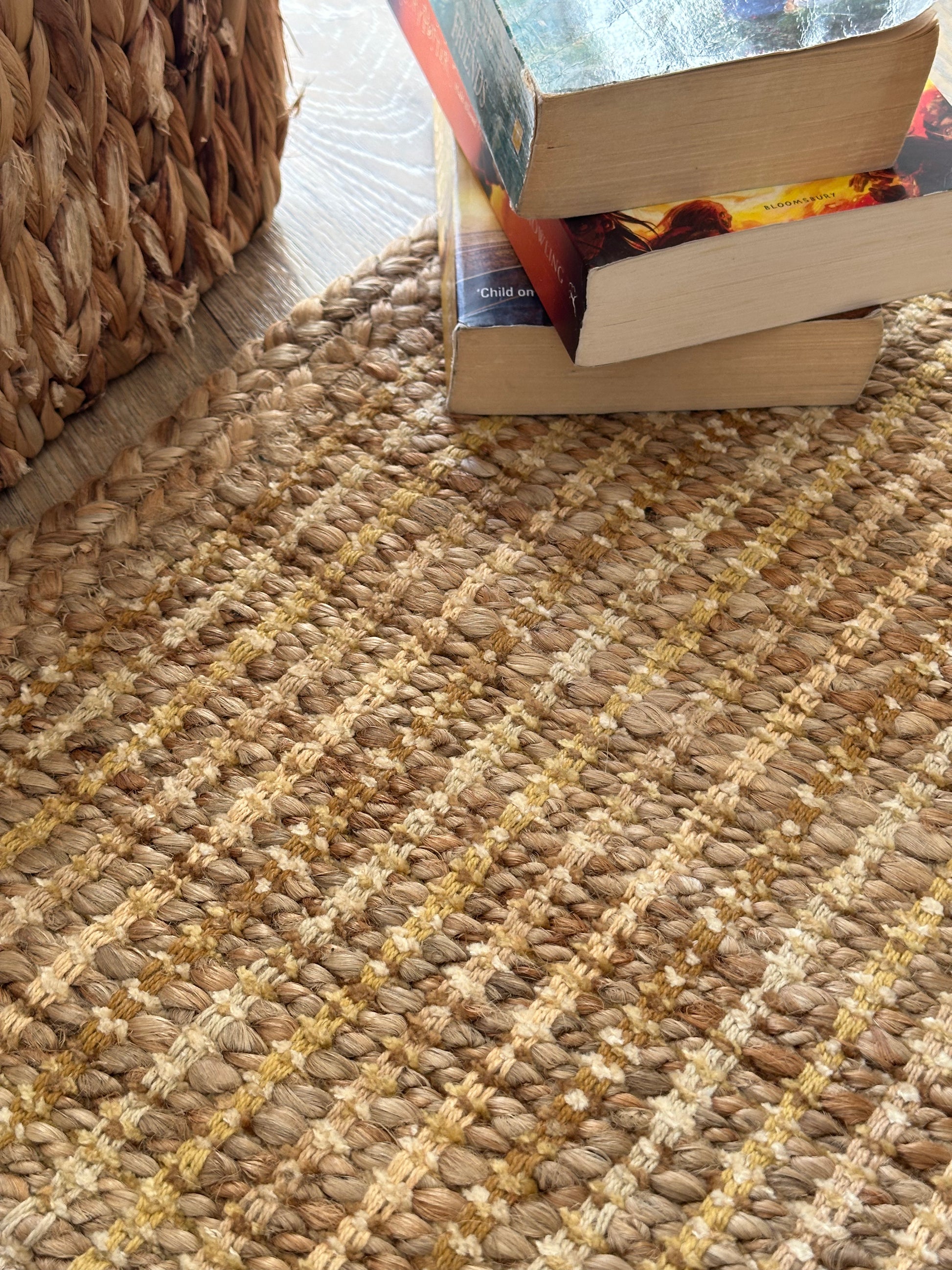 Rectangular beige jute rug handmade with natural fibre