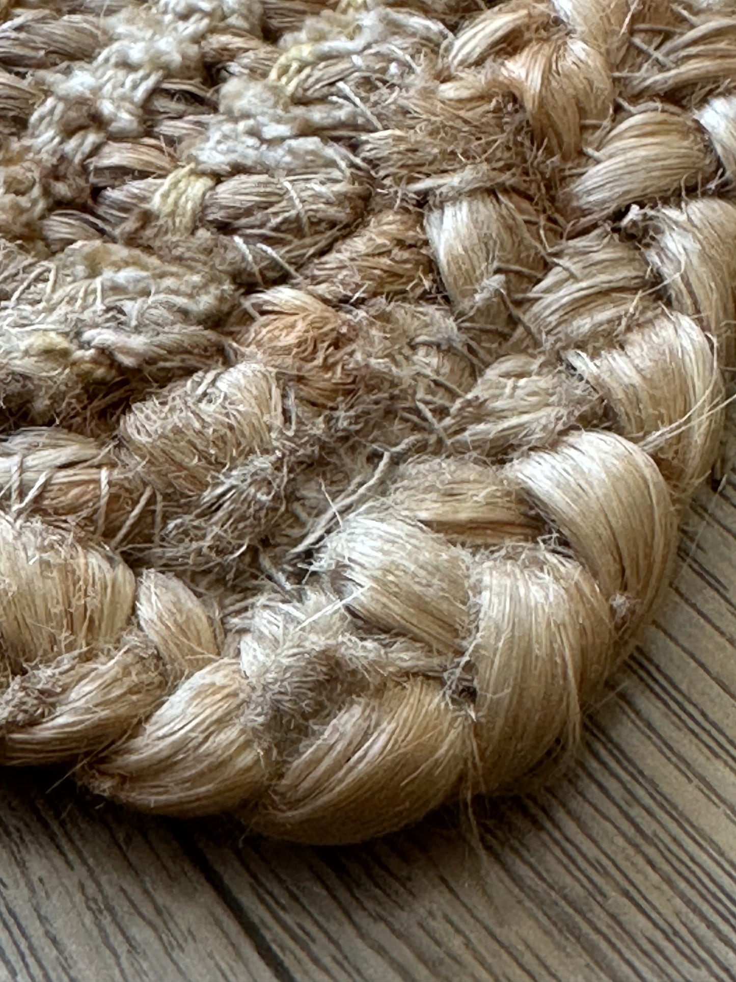 Beige jute rug with warm brown streaks