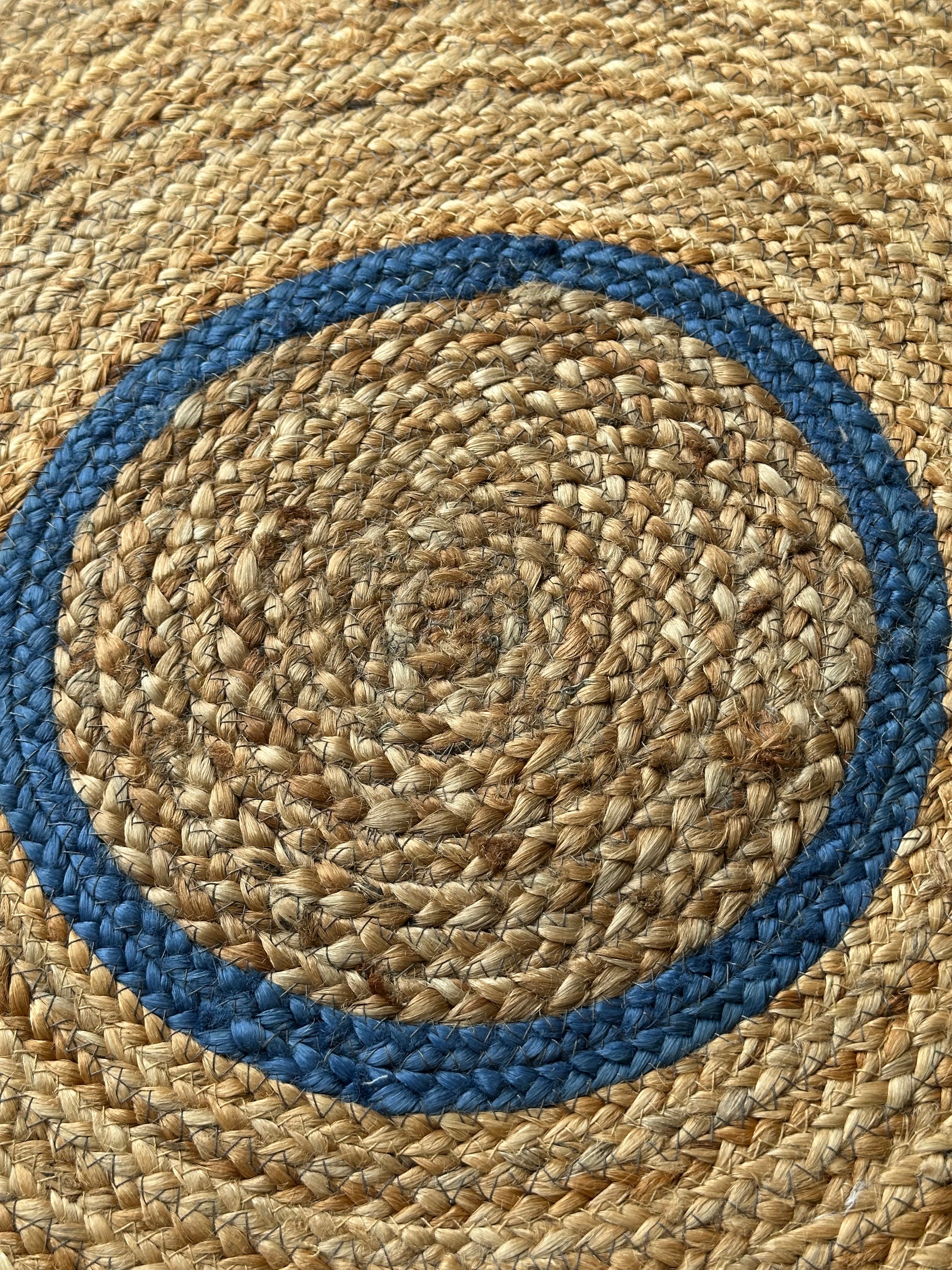Round jute rug with blue circular design