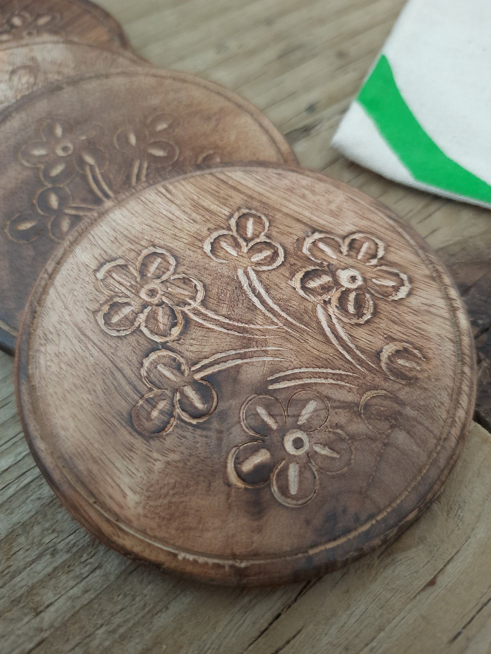 Floral mango wood drink coasters with natural timber character