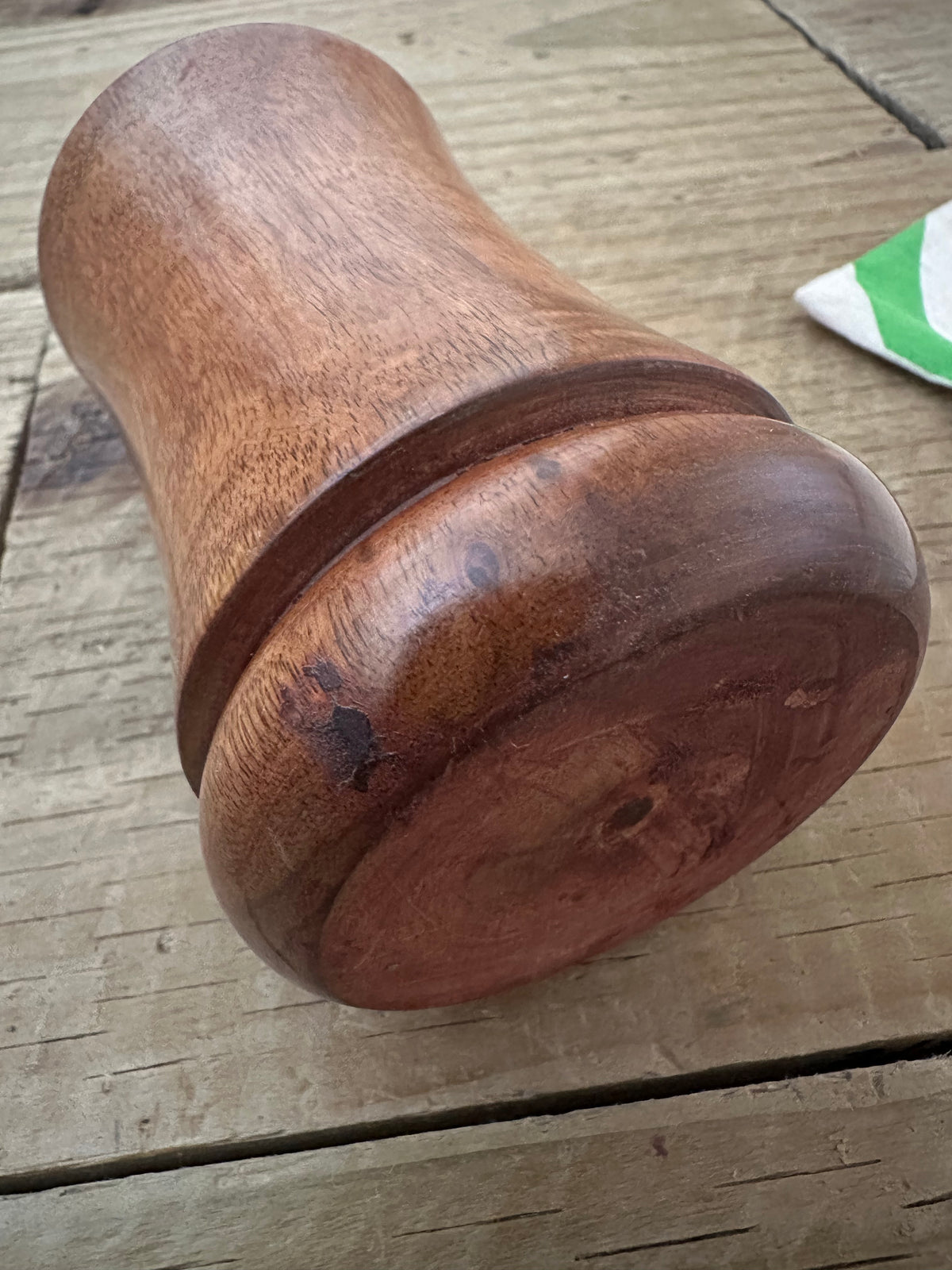 Sheesham wood cup with natural grain