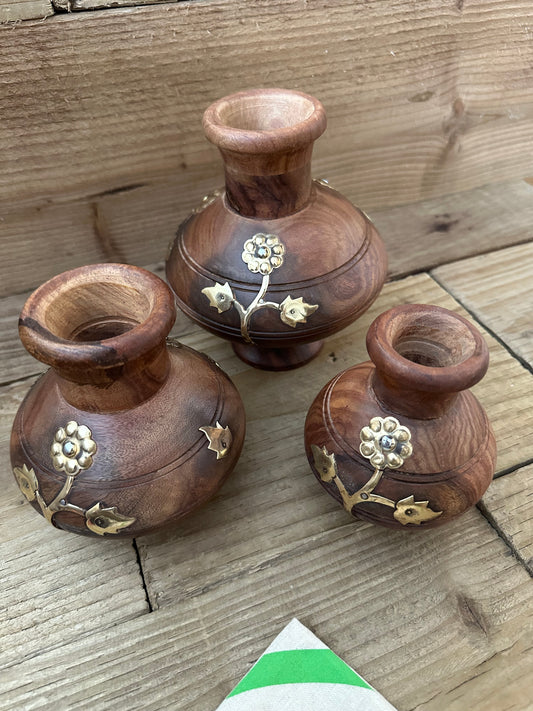 Sheesham wood vase with brass inlay