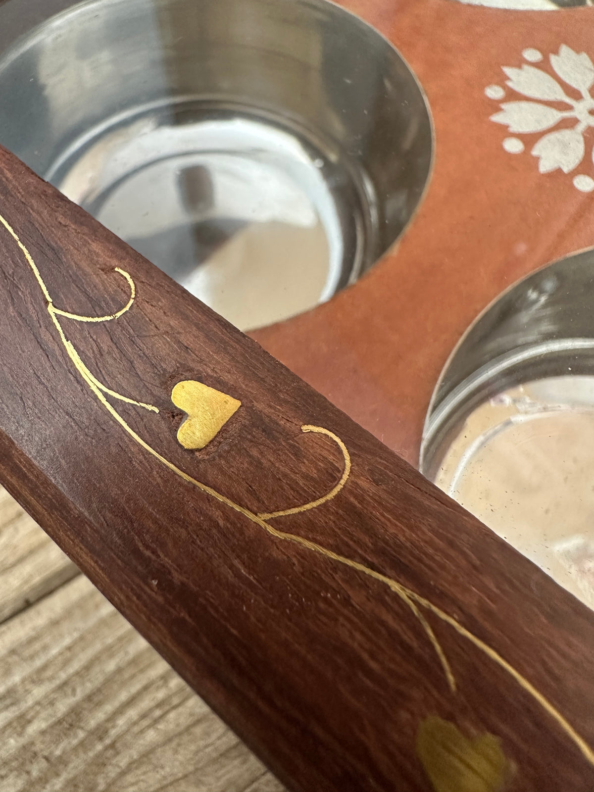Glass-lidded wooden spice storage box