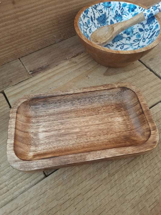 Natural wooden serving tray made from mango wood