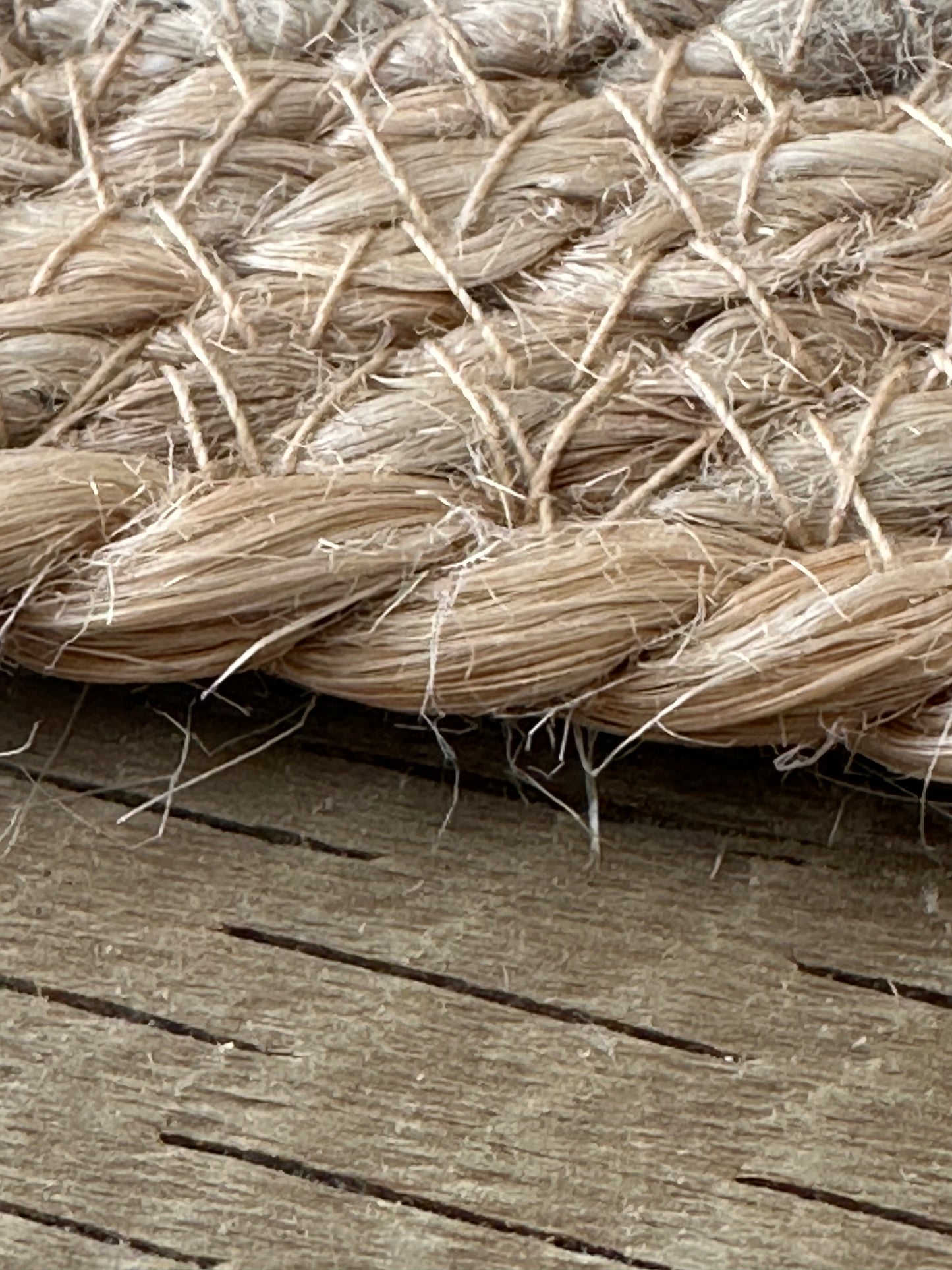 Natural jute rug with darker beige centre
