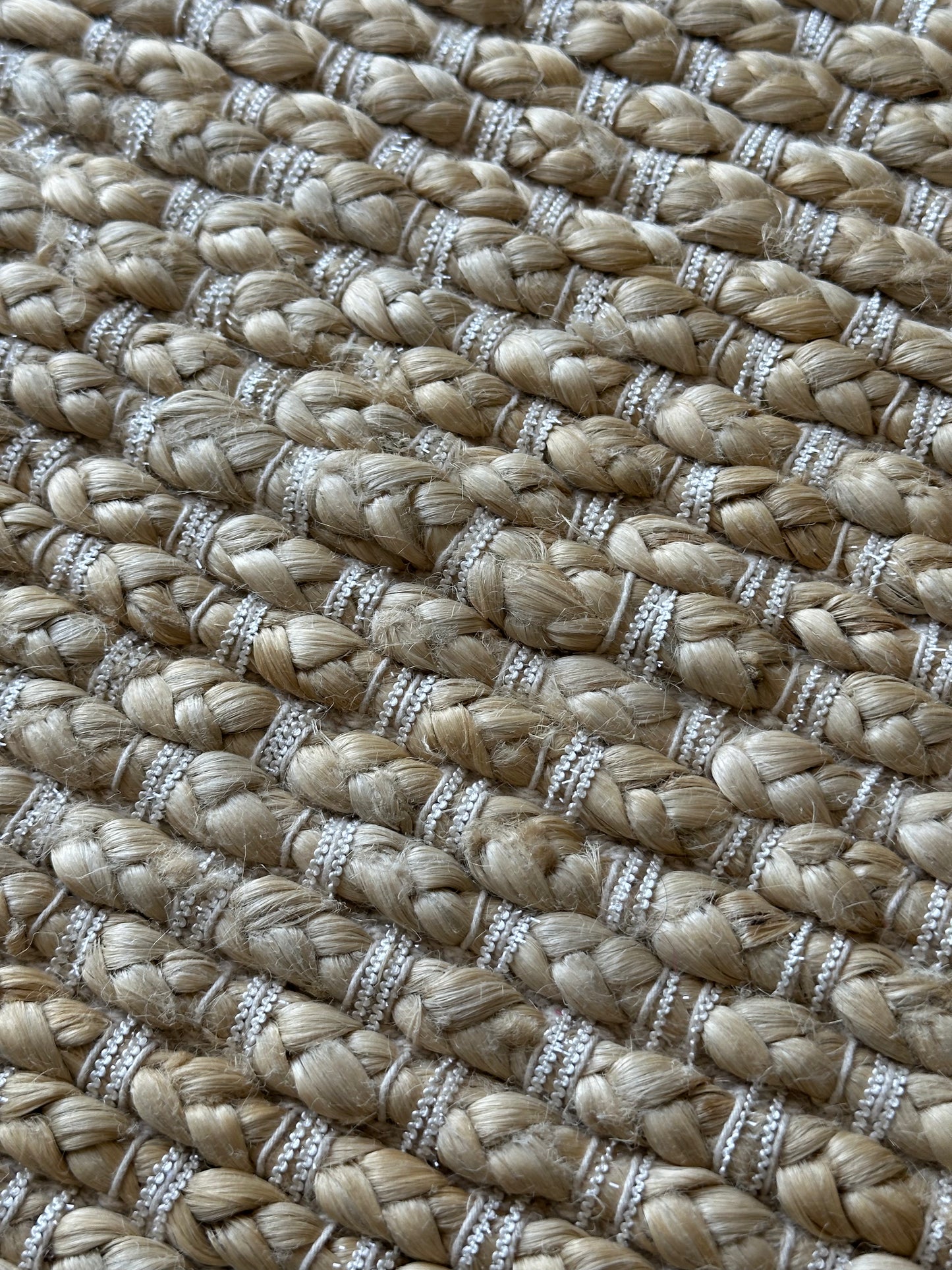 Natural jute rug finished with tassels