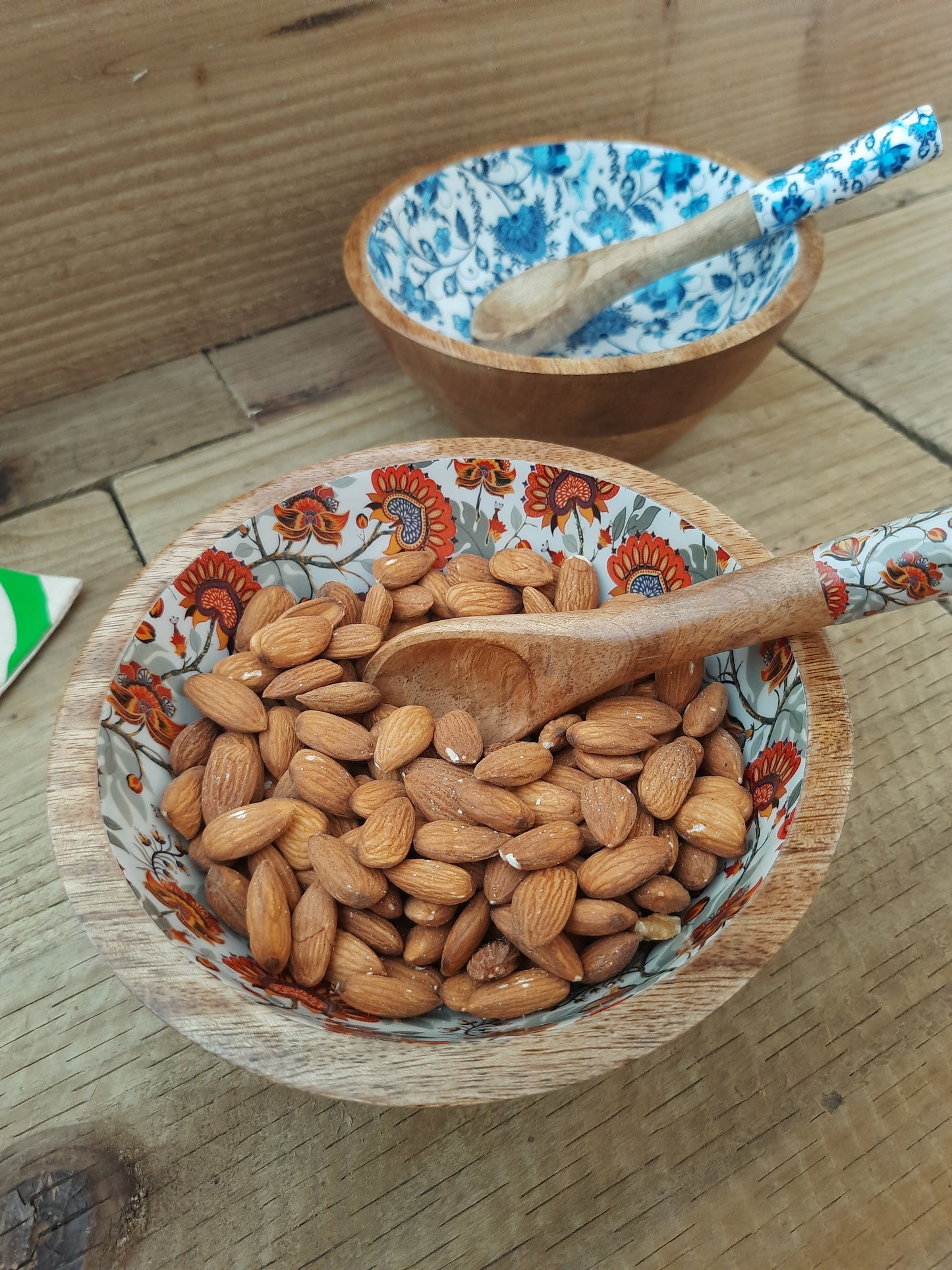 Mango wood bowl displaying its natural timber grain