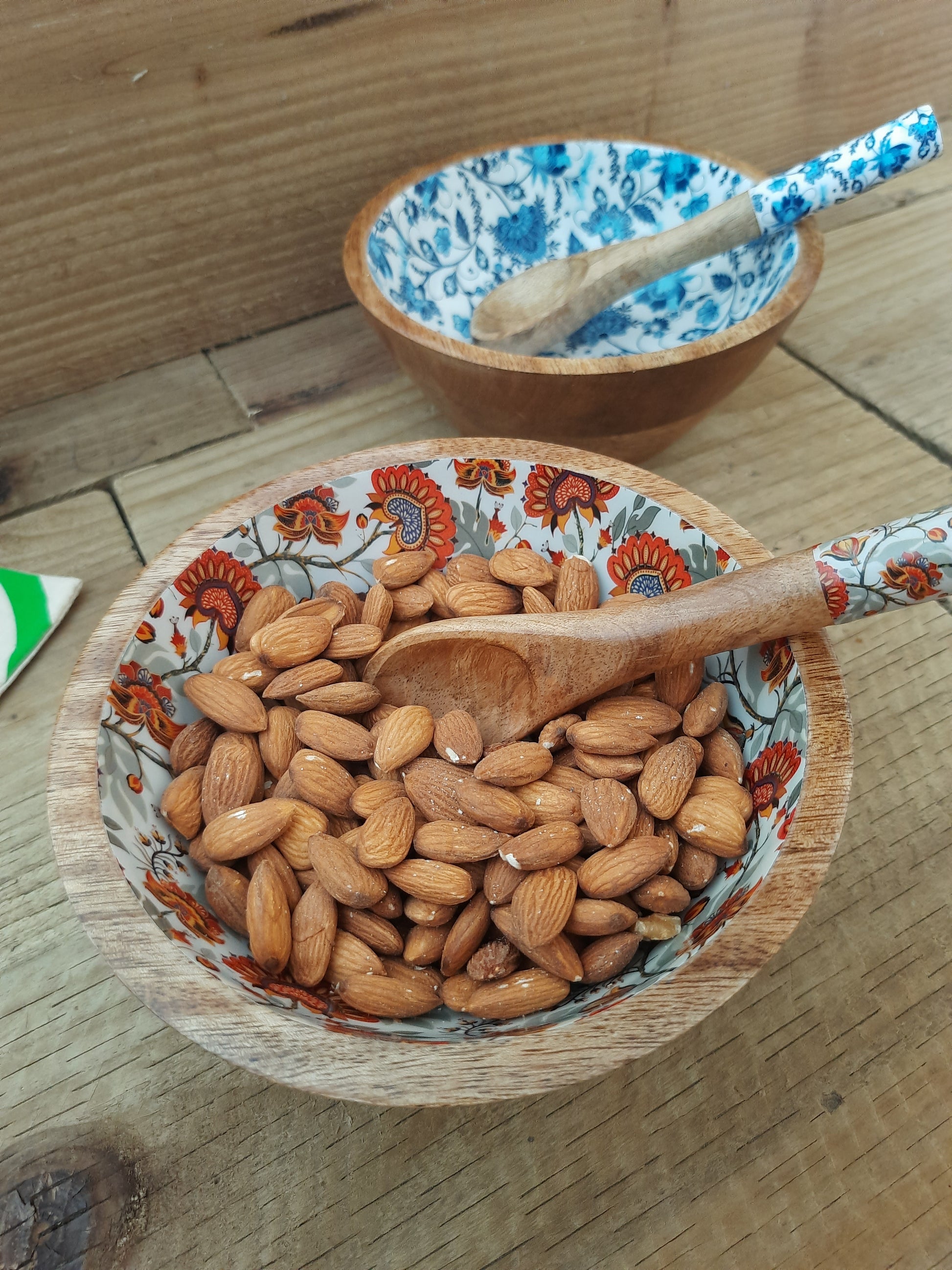 Mango wood bowl displaying its natural timber grain
