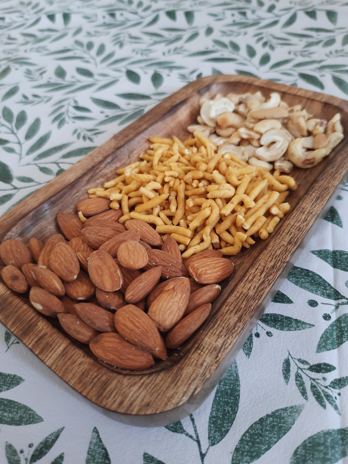 Mango wood serving tray showing natural wood grain