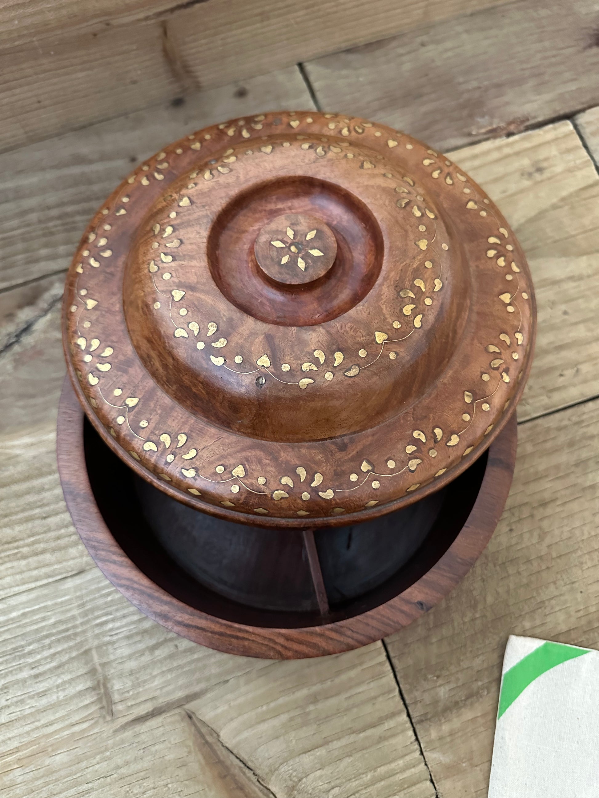 Wooden spice container for herbs and spices